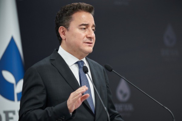 Babacan: “Her kademede gençlerle birlikte yürümeye devam edeceğiz”