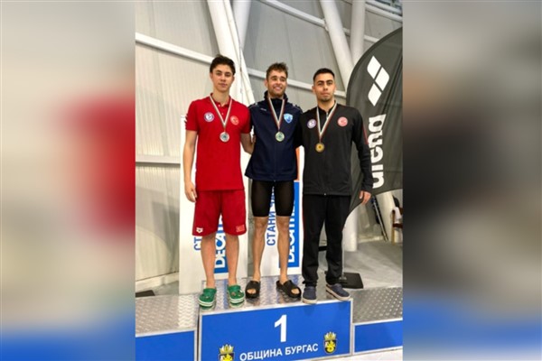 Kurtoğlu, Sharks Swimming Cup Yüzme Müsabakası’nda 2’nci oldu