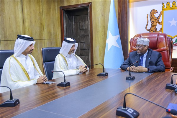Somali Federal Meclis Başkanı Nur, Katar’ın Somali Büyükelçisi Al Nuaimi ile görüştü