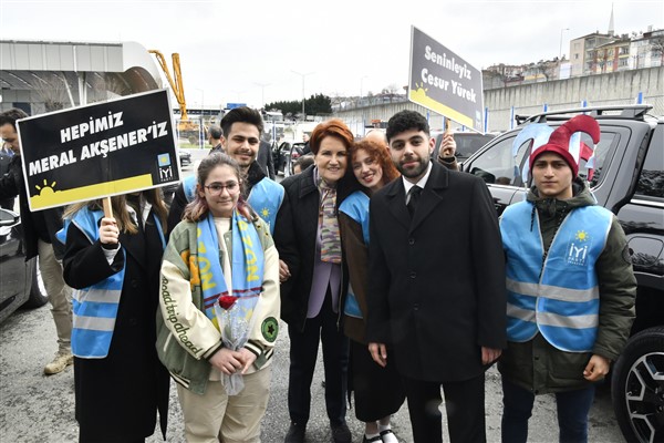 Akşener, Şalpazarı ilçesinde esnaf ziyareti yaptı