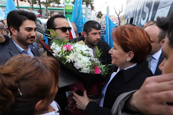 Akşener’den Ankara’da esnaf ziyareti