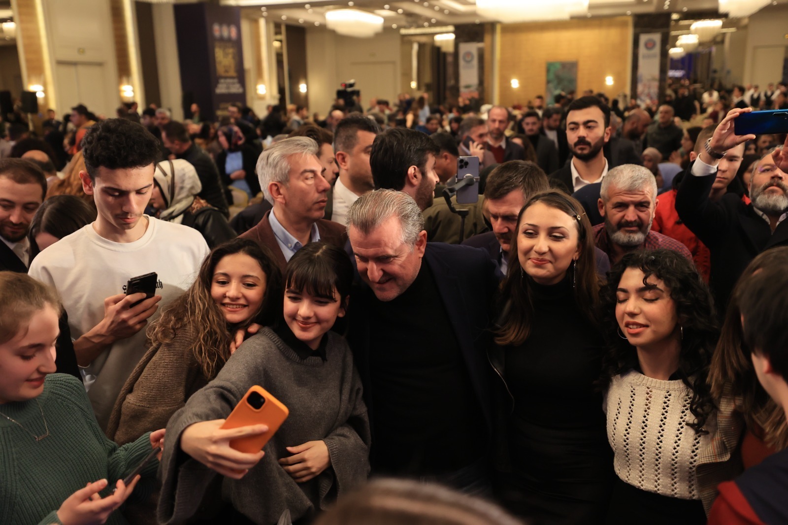 Bakan Bak; “En önemli hedeflerimizden birisi bağımlılıkla mücadele”