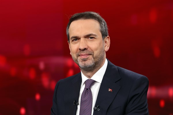 Bakan Bayraktar, Rami Kütüphanesi’nde gençlerle buluştu