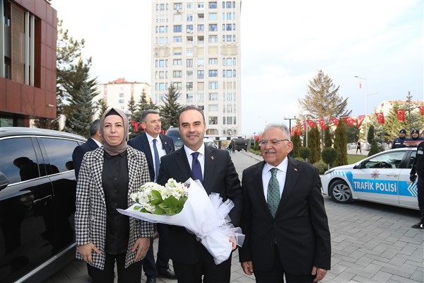 Bakan Kacır’dan Başkan Büyükkılıç’a ziyaret