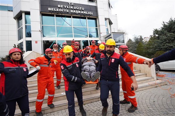 Beylikdüzü Belediyesi, deprem tatbikatı düzenledi