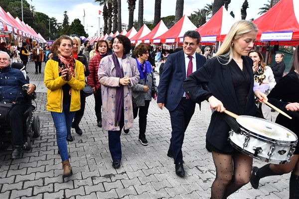 İzmir’de Kadınlar Günü kutlamaları