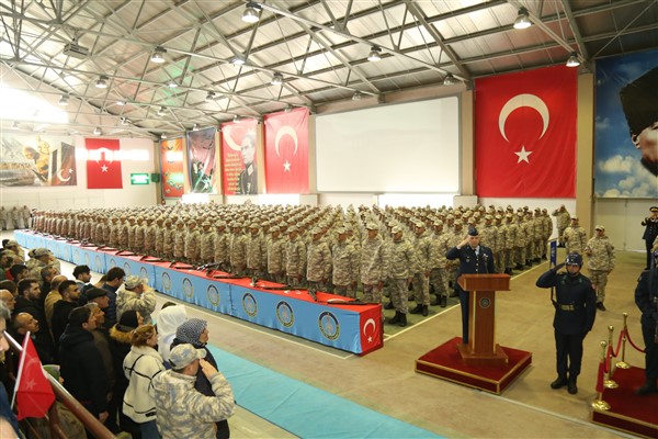 Kara ve Hava Kuvvetlerinde görev yapan acemi erlerin yemin törenleri yapıldı