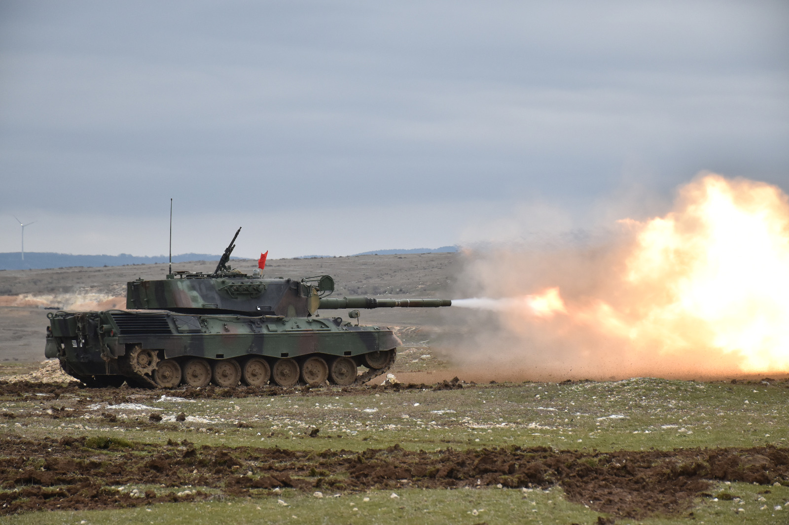 Kırklareli’nde tank topu atışları gerçekleştirildi