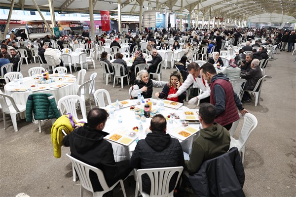 Nilüfer’de ilk iftar sofrası İhsaniye’de kuruldu