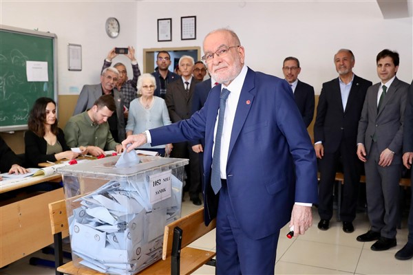 Saadet Partisi Genel Başkanı Karamollaoğlu, oyunu kullandı