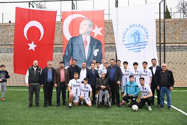 Tuzla Belediyesi, Tepeören Mahallesi’ne halı saha kazandırdı