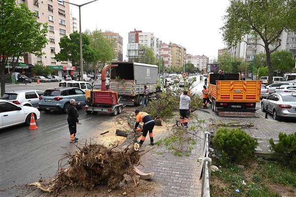 Başkan Altay, şiddetli rüzgara karşı ekiplerin teyakkuz halinde olduğunu söyledi