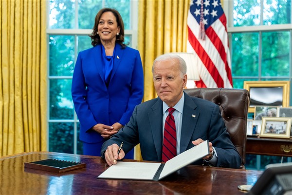 Biden: Kongreye Roe’nun her eyalette korumasını yeniden sağlaması için çağrıda bulunuyoruz