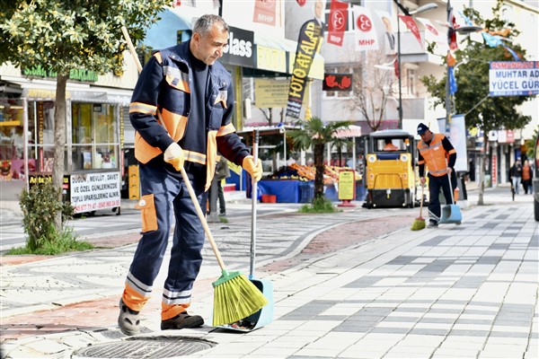 Esenyurt’ta Ramazan Bayramı öncesi cadde ve sokaklar temizlendi