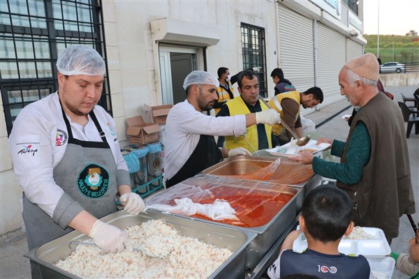 Haliliye’de vatandaşlar iftar sofrasında buluşuyor