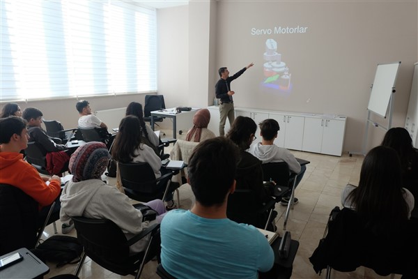 Zeytinburnu’nda gençler için pilotluk eğitimleri başlıyor