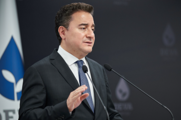 Babacan: Netanyahu ve kabinesi uluslararası yargı önünde yaptıklarının hesabını verecektir