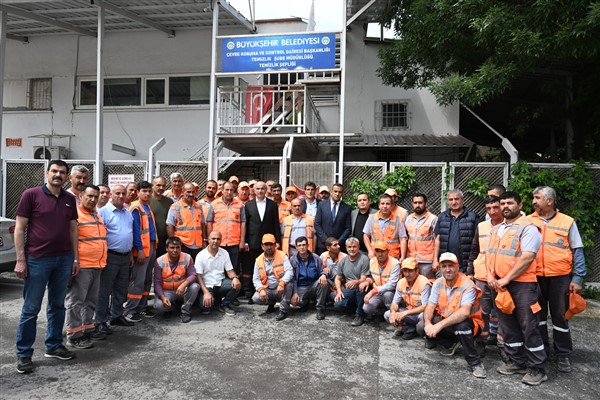 Başkan Er, Emek ve Dayanışma Günü’nde belediye çalışanlarıyla bir araya geldi