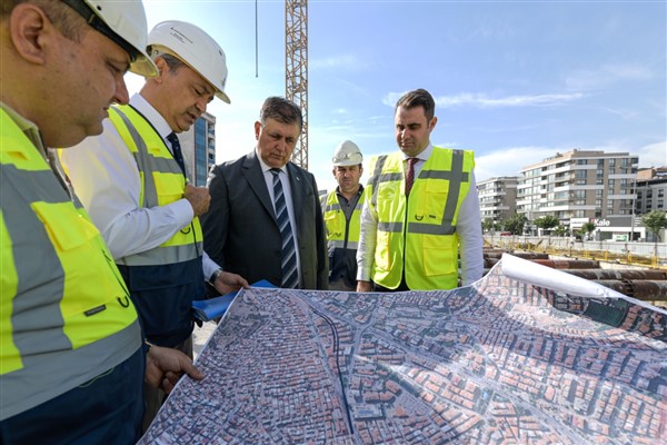 İzmir Büyükşehir Belediye Başkanı