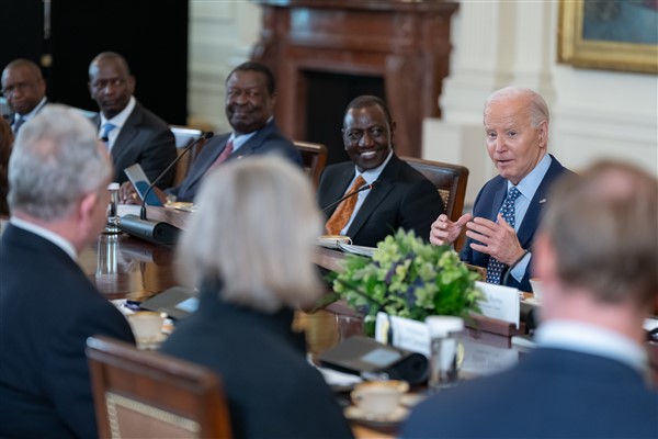 Biden, Amerikalı ve Kenyalı iş liderleriyle buluştu