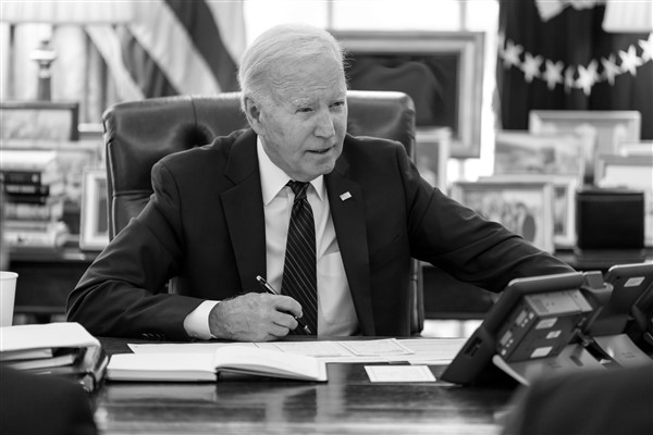 Biden: Yakında 160 bin kişi, öğrenci borçlarının iptalinin onaylandığını öğrenecek