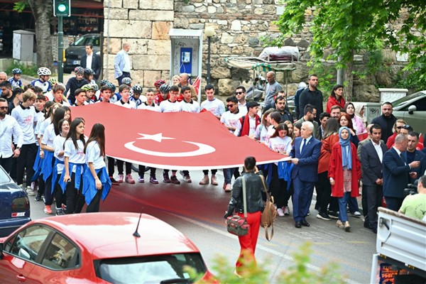 Bursa’da 19 Mayıs kutlamaları kortej yürüyüşüyle başladı