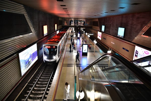 İzmir Metrosu, 24 yılda 1 milyar 400 milyon yolcuya hizmet verdi