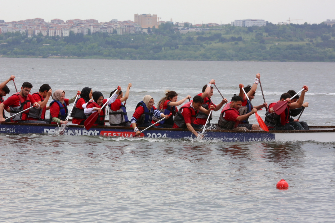 Küçükçekmece’de ”4. Geleneksel Dragon Boat Festivali” düzenlendi