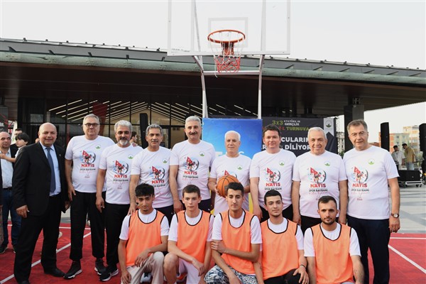 Osmangazi’de 3×3 Atatürk ve Gençlik Sokak Basketbolu Turnuvası düzenlendi