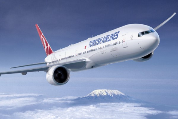 THY Basın Müşaviri Üstün: Yolcu uçağımızda kokpitin bir süre boş bırakıldığı iddiası yalan