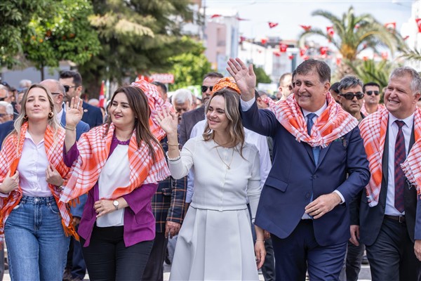 İzmir Büyükşehir Belediye Başkanı