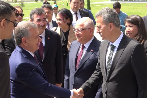 Özbekistan Cumhurbaşkanı Mirziyoyev, TUSAŞ’ı ziyaret etti
