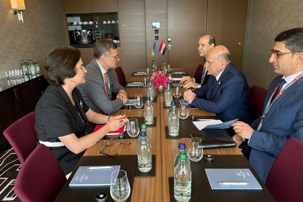 Ukrayna Dışişleri Bakanı Kuleba, Iraklı mevkidaşı Hussein ile bir araya geldi