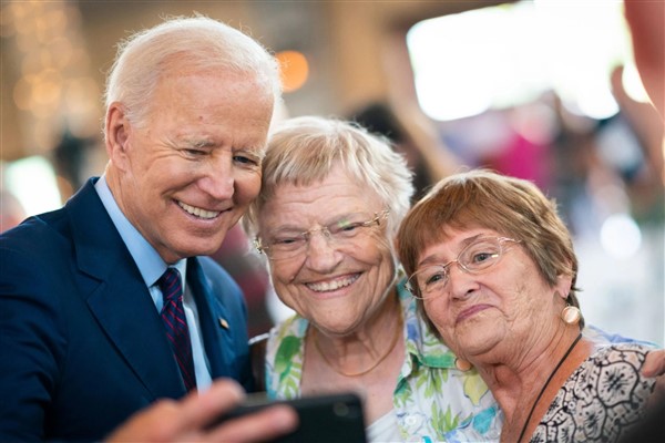 Beyaz Saray: Başkan Biden döneminde 900 binden fazla kişinin çıraklık programlarına girdi