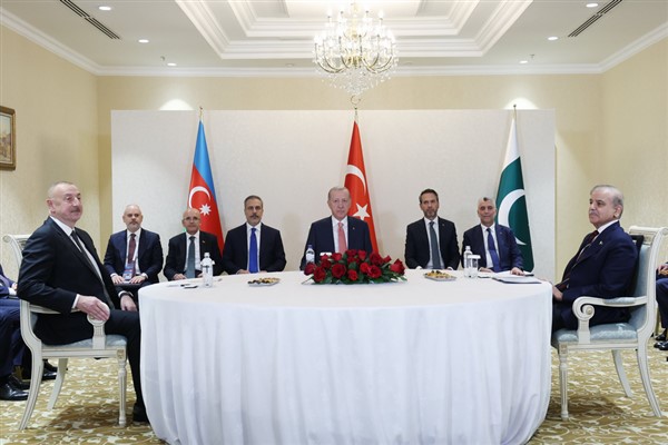 Cumhurbaşkanı Erdoğan, Aliyev ve Şerif ile görüşme gerçekleştirdi
