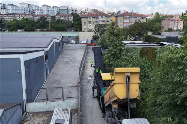 Zeytinburnu’nda sokak ve yol yenileme çalışmaları devam ediyor