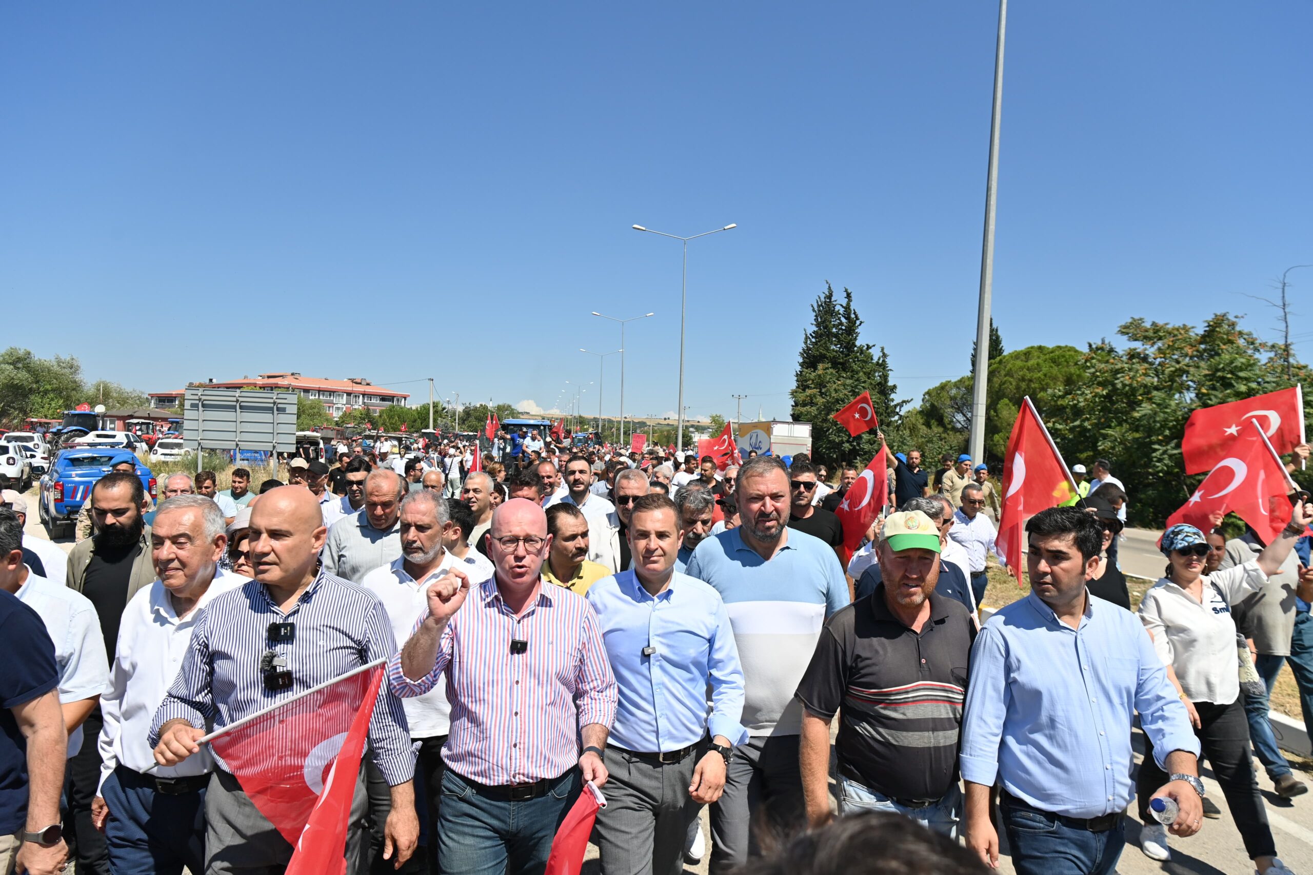 Başkan Akın: Üreten çiftçimizin daima yanındayız