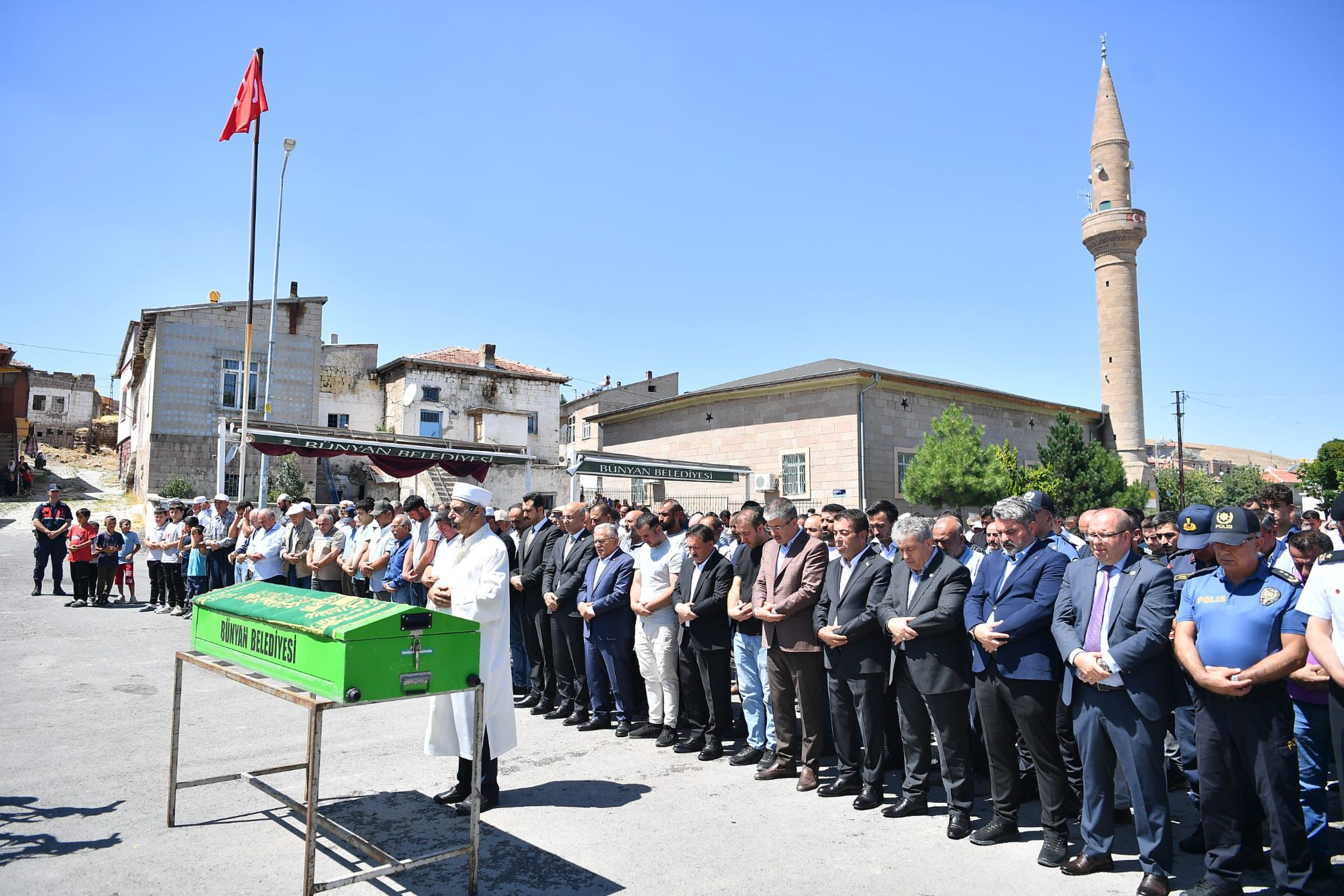 Başkan Büyükkılıç, selde hayatını kaybeden Saraç’ın cenaze törenine katıldı