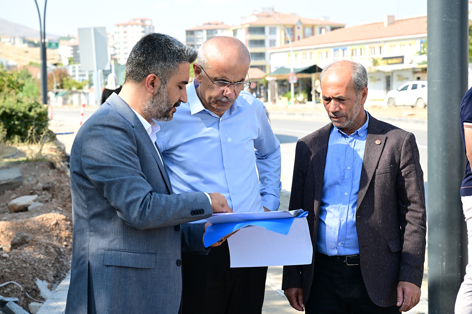 Başkan Er, Tecde Mahallesi İsmet Paşa Caddesi’ndeki çalışmaları inceledi