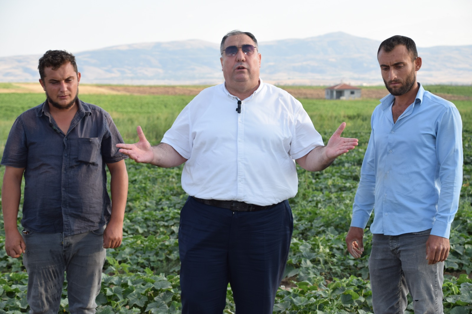 Başkan Mısırlıoğlu: Gelin çiftçinin halini burada görün, Ankara’dan ahkam kesmeyin