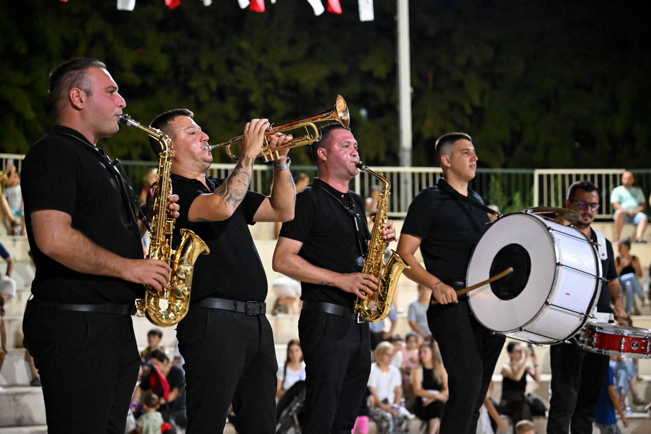 Çamdibi Atatürk Parkı’nda Grup Bando Balkan konser verdi