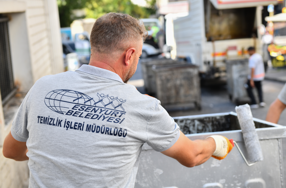 Esenyurt Belediyesi ekipleri, temizlik çalışmalarını sürdürüyor