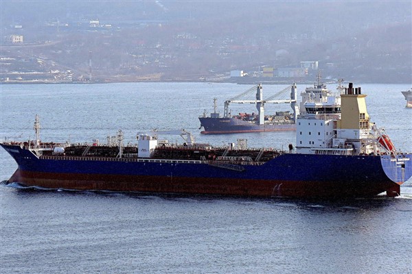 İstanbul Boğazı’nda arızalanan tanker, Türkeli Demir Sahası’na demirletildi