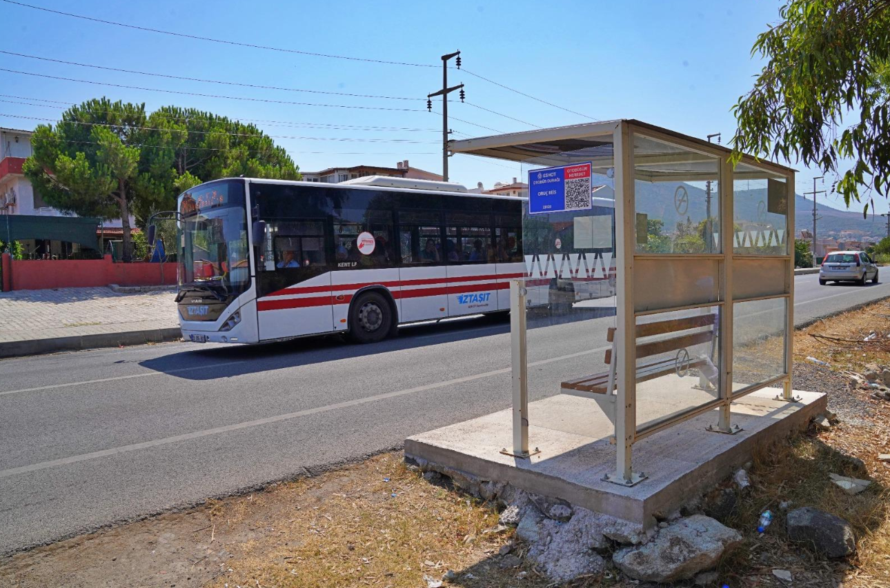 İzmir Büyükşehir Belediyesi, tabelalı durakları kapalılarıyla değiştirmeye başladı