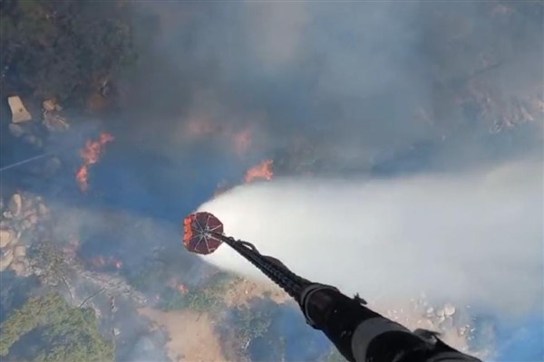 İzmir İtfaiyesi, Bergama yangınına müdahale ediyor