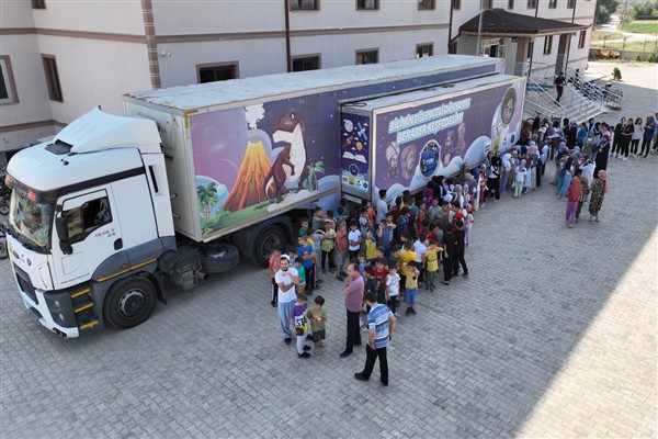 Konya Büyükşehir Belediyesi Bilim Tırı, 31 ilçede 17 bin öğrenciye ulaştı