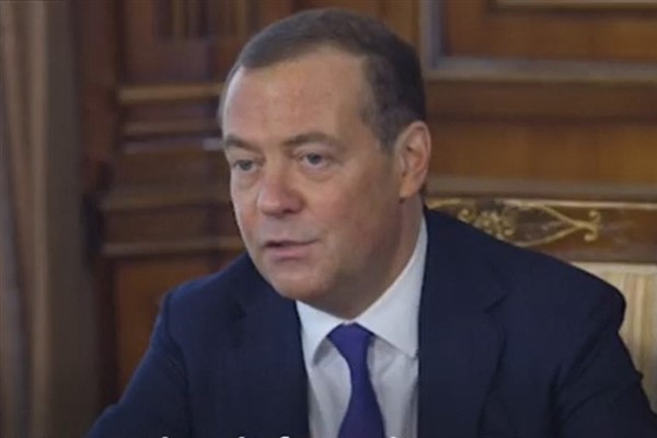 Medvedev: Kiev yenilgiye uğratılmadan barış görüşmeleri yapılmayacak