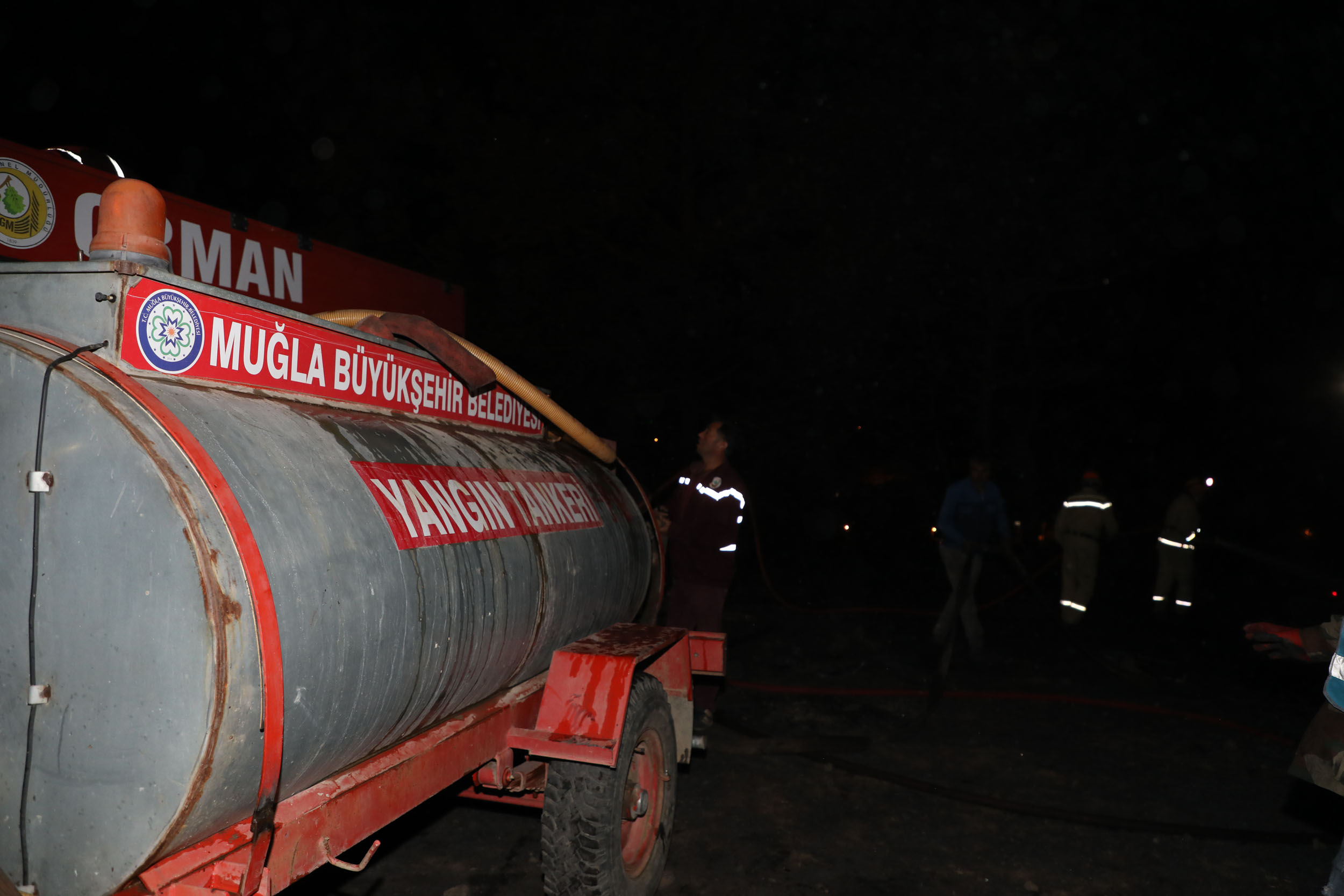 Muğla’daki orman yangınlarında yangına ilk müdahale tankerleri kullanıldı