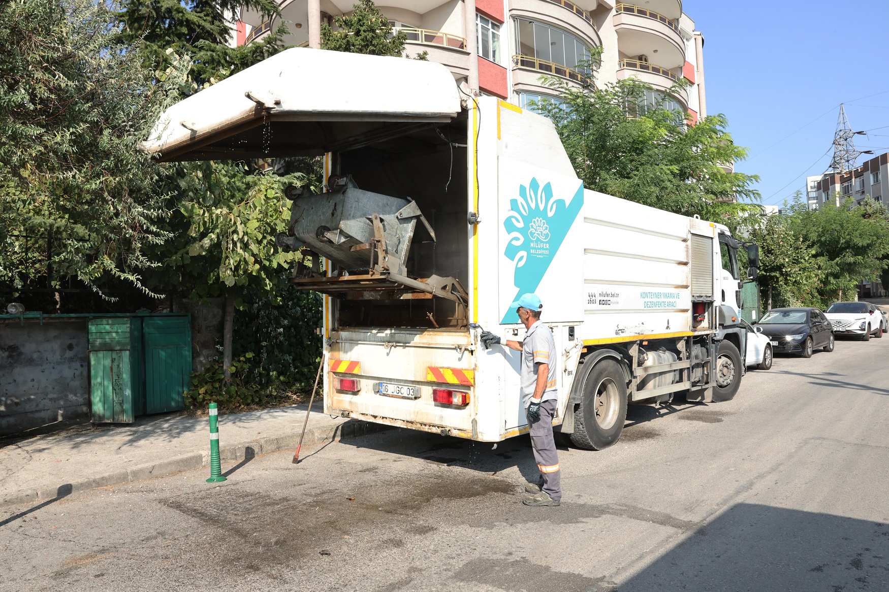 Nilüfer Belediyesinin temizlik çalışmaları sürüyor