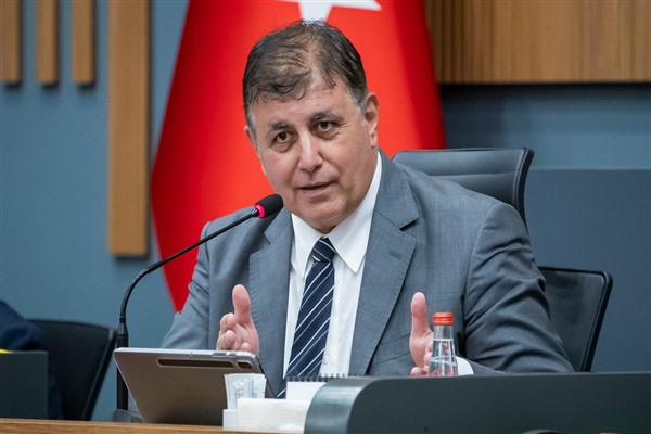 Tugay: Hiç kimseyi kimseden ayırmadan hizmet ediyoruz